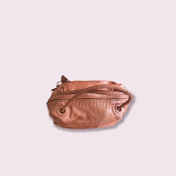 Delightfully peachy Via Spiga purse!! - Picture 4 of 7